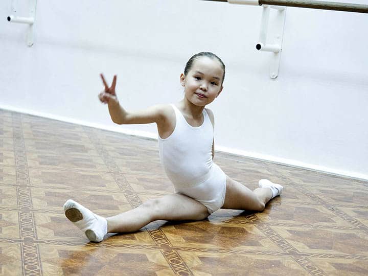&lsquo;Mowgli girl&rsquo; Who Survived Alone Aged 4 in Full of Bears Siberian Wild is a today’s Talented Young Ballerina