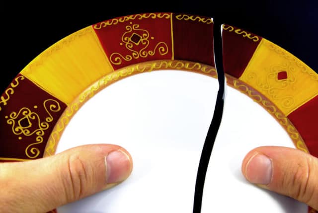 signs Urgent Throw: Things that spoil the aura in your home