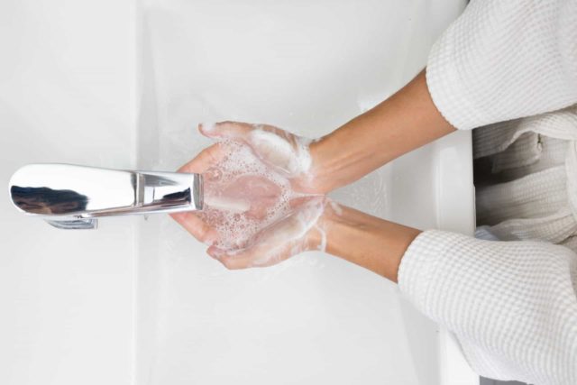 cold symptoms 15 Bad Daily Habits That Increase Your Risk Of Colds