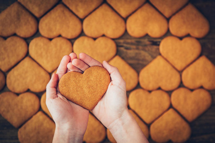 Super Tasty And Easy Recipe For Gingerbread Hearts Cookies on Valentine’s Day