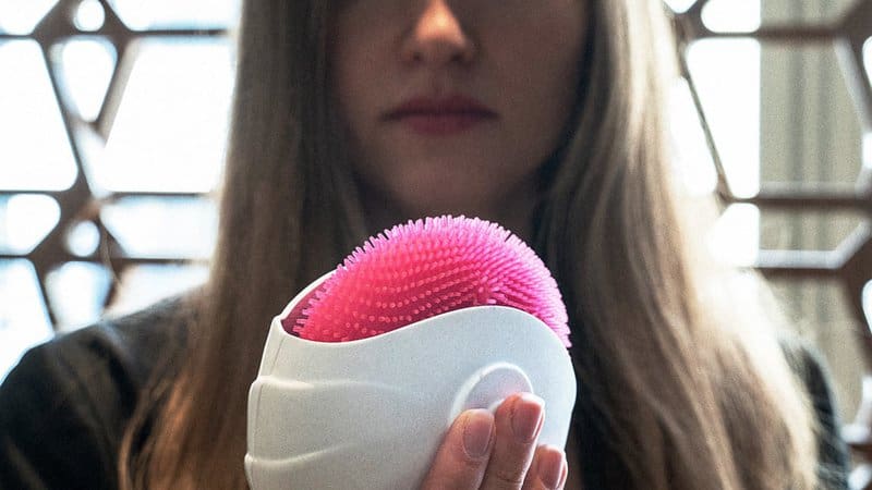 The Student Designed A Sensational Portable Cleaning Device That Replaces The Bath. It Really Looks Like A Cat’s Tongue