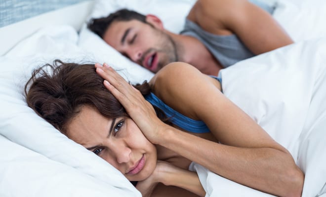 Useful tips for people who cannot fall asleep due to partner snoring 1 Useful tips for people who cannot fall asleep due to partner snoring