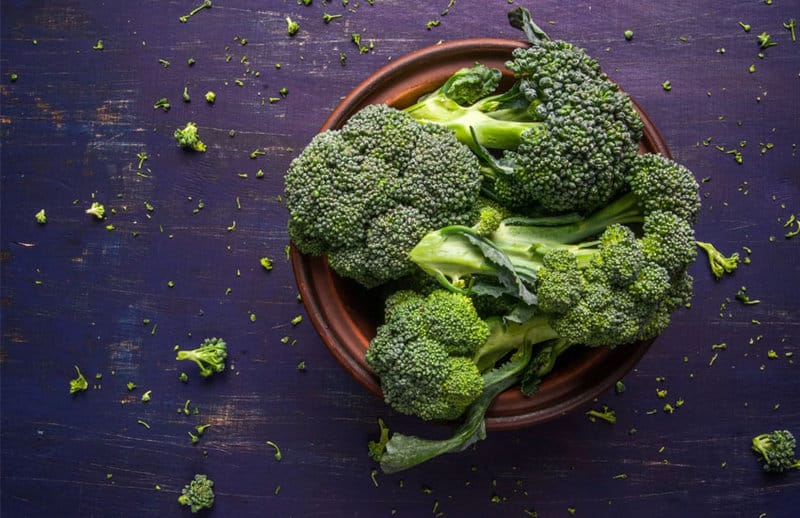 EAT AND LOOSE WEIGHT: 10 SIMPLE FOODS THAT SPEED METABOLISM 1 EAT AND LOOSE WEIGHT: 10 SIMPLE FOODS THAT SPEED METABOLISM