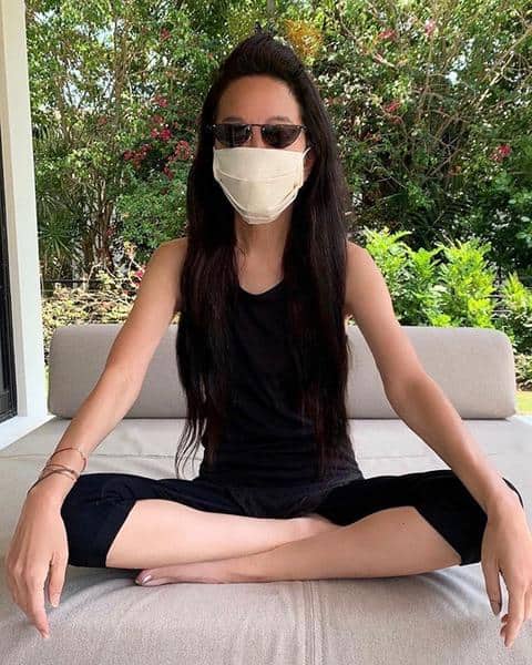 “Looks at 17!” Photo of 70-year-old Vera Wong in a crop top and mini shorts blew up the Net