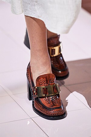 what shoes to buy for this summer 2020? 2 what shoes to buy for this summer 2020?