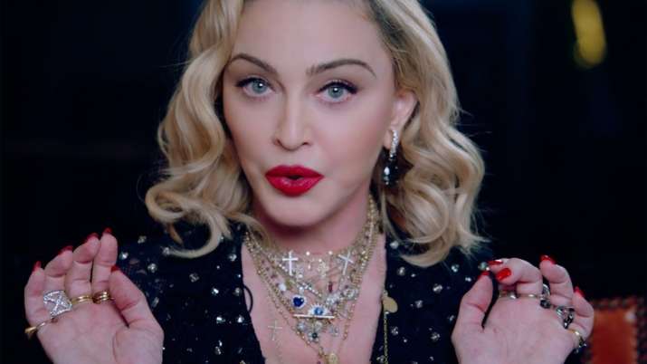 Singer Madonna was mistakenly buried on the Web due to the death of a famous football player