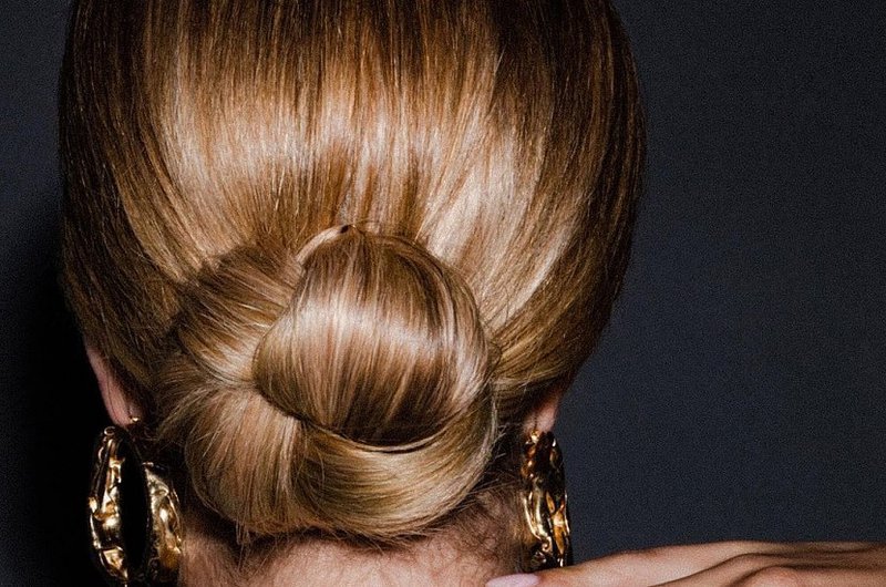 Amazing Low bun: top 7 stylish hairstyles for the holiday and every day