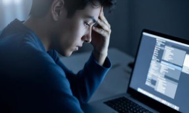 How to Manage Digital Fatigue in a Screen-Heavy World